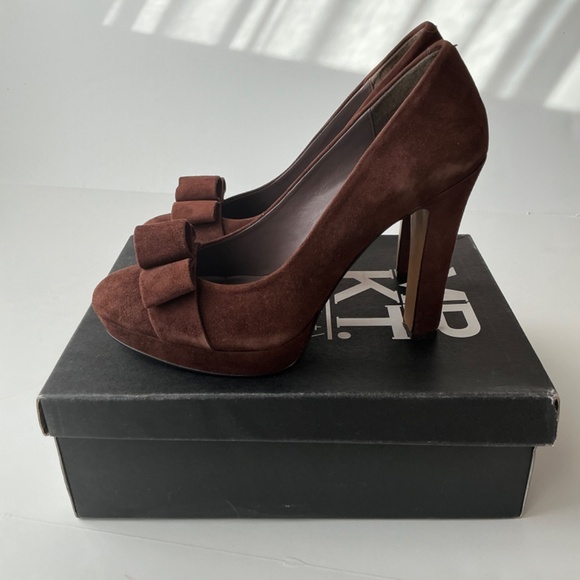NWT MRKT Claire Chocolate Brown Faux Suede Heels with bow Size 9.5 - Picture 2 of 8